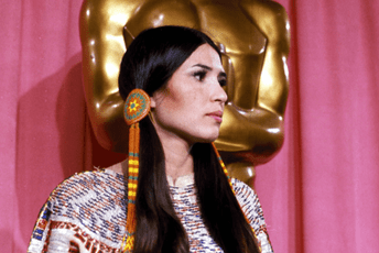 Američka filmska akademija se izvinila indijanskoj glumici koja je primila Oskara umjesto Branda Američka filmska akademija se izvinila indijanskoj glumici koja je primila Oskara umjesto Branda