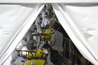 Šangaj: Zbog korone pokušali da zaključaju kupce u Ikei, ljudi probili vrata Šangaj: Zbog korone pokušali da zaključaju kupce u Ikei, ljudi probili vrata