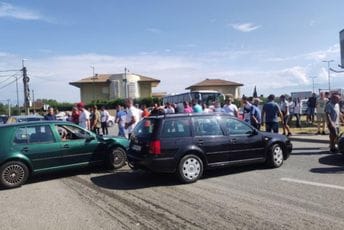 Zećani blokirali saobraćajnicu, traže da se uvaže njihovi zahtjevi