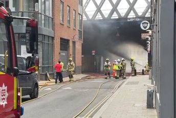 Haos u Londonu: Veliki požar na željezničkoj stanici, na terenu 70 vatrogasaca (Video) Haos u Londonu: Veliki požar na željezničkoj stanici, na terenu 70 vatrogasaca (Video)