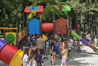 Kolašinci dobili dječije igralište i teretanu na otvorenom Kolašinci dobili dječije igralište i teretanu na otvorenom