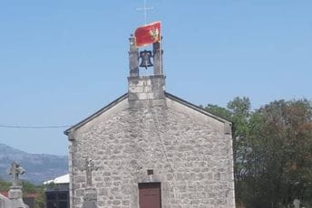 Crnogorska zastava i na crkvi u Bandićima Crnogorska zastava i na crkvi u Bandićima