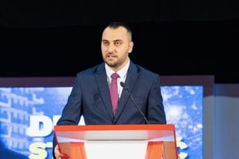 Stjepović: Uzmite Jokoviću mikrofon, kako je krenuo sam će srušiti Vladu Stjepović: Uzmite Jokoviću mikrofon, kako je krenuo sam će srušiti Vladu