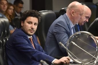 Abazović na sjednici Vlade: Vuković je bio doajen Skupštine, iskazujemo duboki naklon Abazović na sjednici Vlade: Vuković je bio doajen Skupštine, iskazujemo duboki naklon