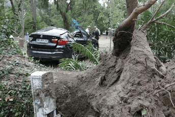 Snažne oluje širom Evrope, poginulo najmanje 13 ljudi Snažne oluje širom Evrope, poginulo najmanje 13 ljudi