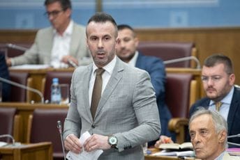 Bogdanović Milatoviću: Vi ste kadar stare škole DPS-a, nećete zaštiti Vojsku od promjena