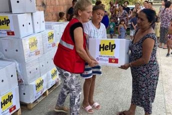 Na Dan humanosti podijeljeno 200 paketa hrane u tri crnogorske opštine Na Dan humanosti podijeljeno 200 paketa hrane u tri crnogorske opštine