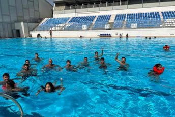 Podgorica: Na gradskim bazenima organizovana obuka i druženje za 20 pripadnika romske zajednice