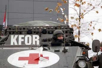 AP: NATO trupe raspoređene duž puteva na sjeveru Kosova nakon neuspjeha pregovora AP: NATO trupe raspoređene duž puteva na sjeveru Kosova nakon neuspjeha pregovora