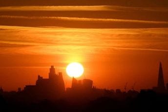 U Velikoj Britaniji zbog toplotnih talasa i suša nastupila lažna jesen U Velikoj Britaniji zbog toplotnih talasa i suša nastupila lažna jesen