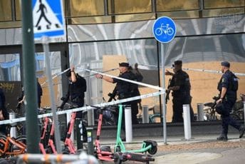 Zbog pucnjave u Švedskoj uhapšen tinejdžer: Osumnjičen za ubistvo i ranjavanje Zbog pucnjave u Švedskoj uhapšen tinejdžer: Osumnjičen za ubistvo i ranjavanje