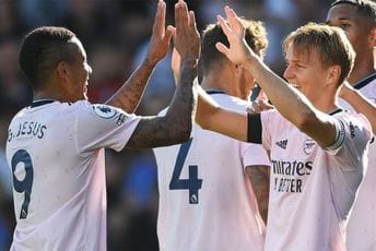 Arsenal nezaustavljiv, Lester nastavlja da posrće, Mitrović donio tri boda Fulamu Arsenal nezaustavljiv, Lester nastavlja da posrće, Mitrović donio tri boda Fulamu