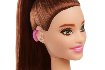 Stigla prva Barbi lutka sa slušnim aparatom Stigla prva Barbi lutka sa slušnim aparatom