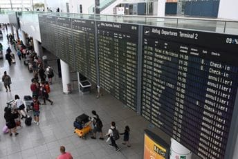 Pijani vozač autom udario u hotel na minhenskom aerodromu Pijani vozač autom udario u hotel na minhenskom aerodromu