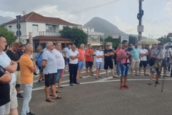 Mještani Mrkojevića i Kruta ne odustaju od zahtjeva: Rekonstrukcija puta R-29 bi trebalo da bude prioritet Mještani Mrkojevića i Kruta ne odustaju od zahtjeva: Rekonstrukcija puta R-29 bi trebalo da bude prioritet