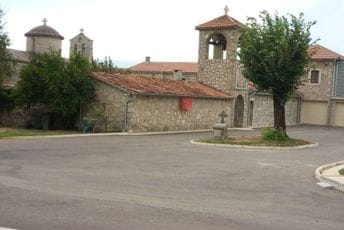 Nastavlja se akcija: Crnogorska zastava na manastiru Ćelija piperska Nastavlja se akcija: Crnogorska zastava na manastiru Ćelija piperska
