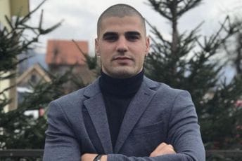 Kljajić: Šta reći o partiji čiji predsjednik tvrdi da je sa 30 godina bio maloljetan Kljajić: Šta reći o partiji čiji predsjednik tvrdi da je sa 30 godina bio maloljetan