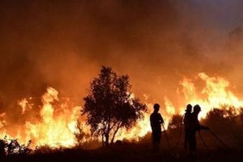 U Portugalu mobilisano skoro dvije hiljade vatrogasaca U Portugalu mobilisano skoro dvije hiljade vatrogasaca