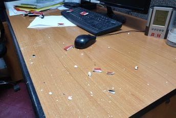 Pejanović upao u redakciju Dana, lomio inventar i napao zaposlene Pejanović upao u redakciju Dana, lomio inventar i napao zaposlene