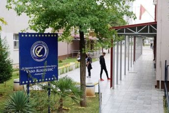 Žale se što nemaju sve škole isti aršin naplate Žale se što nemaju sve škole isti aršin naplate