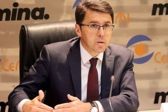 Radulović Beganoviću: „Istaknuti pravniče“, mnogo priče o svemu osim o Ustavu