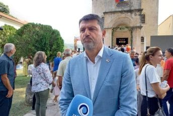 Božović, koji se predstavlja kao 'ambasador': Svi smo zajedno ponosni narod Svetog Save
