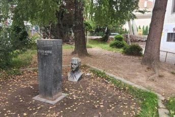 MP: Nadležni da otkriju i kazne odgovorne za skrnavljenje biste Dušana Koraća u Bijelom Polju MP: Nadležni da otkriju i kazne odgovorne za skrnavljenje biste Dušana Koraća u Bijelom Polju