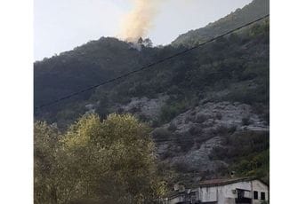 Udar groma izazvao šumski požar na Rijeci Crnojevića Udar groma izazvao šumski požar na Rijeci Crnojevića
