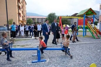 Podgorica poklonila Bijelom Polju dječije igraličte i teretanu na otvorenom Podgorica poklonila Bijelom Polju dječije igraličte i teretanu na otvorenom