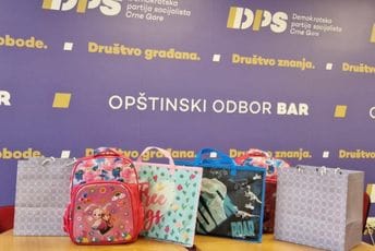 Alijansa žena DPS Bar: Obezbijeđen školski pribor i garderoba za djecu slabijeg materijalnog stanja Alijansa žena DPS Bar: Obezbijeđen školski pribor i garderoba za djecu slabijeg materijalnog stanja