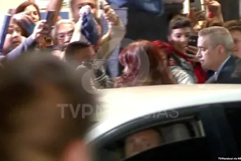 Potpredsjednica Argentine izbjegla atentat, zakočio pištolj Potpredsjednica Argentine izbjegla atentat, zakočio pištolj