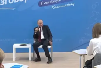 (VIDEO) Putin šokirao nekontrolisanim trzanjem noge (VIDEO) Putin šokirao nekontrolisanim trzanjem noge