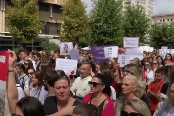 U Prištini uhapšeno šest osoba osumnjičenih za silovanje djevojčice U Prištini uhapšeno šest osoba osumnjičenih za silovanje djevojčice