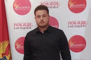 Radulović poručio DPS-u: Vašu viziju "srca" grada i odnos prema Topolici vidjeli smo tokom čempres revolucije Radulović poručio DPS-u: Vašu viziju "srca" grada i odnos prema Topolici vidjeli smo tokom čempres revolucije