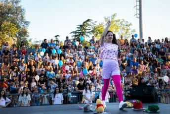 Na rekonstruisanom Stadionu malih sportova oživjeli još jednu tradiciju; Vuković poželio uspjeh i sreću školarcima Na rekonstruisanom Stadionu malih sportova oživjeli još jednu tradiciju; Vuković poželio uspjeh i sreću školarcima