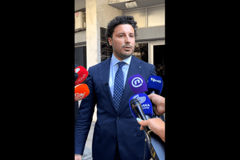 Abazović: Rušenjem šverca cigareta ruši se i piramida šverca kokaina, dao sam informacije i rekao i imena firmi i pojedinaca Abazović: Rušenjem šverca cigareta ruši se i piramida šverca kokaina, dao sam informacije i rekao i imena firmi i pojedinaca