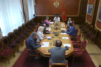 Popović: Od iduće sedmice Ustavni sud neće imati kvorum, pokažimo odgovornost svaki sat je bitan Popović: Od iduće sedmice Ustavni sud neće imati kvorum, pokažimo odgovornost svaki sat je bitan