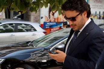 Borba protiv kriminala ili vraćanje usluga: Abazović strateški i lijepo manipuliše nama Borba protiv kriminala ili vraćanje usluga: Abazović strateški i lijepo manipuliše nama