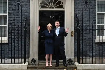 Tras u prvom obraćanju naciji: Znam da je britanski narod jači od oluje Tras u prvom obraćanju naciji: Znam da je britanski narod jači od oluje