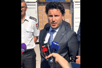 Abazović: Zaplijenjene cigarete vrijedne više od tri miliona, ovo je trka između poštene i nepoštene CG Abazović: Zaplijenjene cigarete vrijedne više od tri miliona, ovo je trka između poštene i nepoštene CG