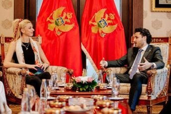 Abazović upriličio prijem za Mariju Vuković: Ponosni smo na sve što je uradila za crnogorski sport Abazović upriličio prijem za Mariju Vuković: Ponosni smo na sve što je uradila za crnogorski sport