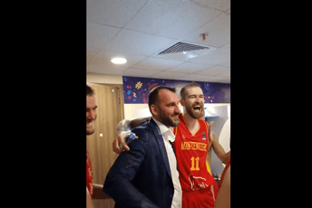 Pogledajte slavlje naših košarkaša nakon plasmana u osminu finala (Video) Pogledajte slavlje naših košarkaša nakon plasmana u osminu finala (Video)