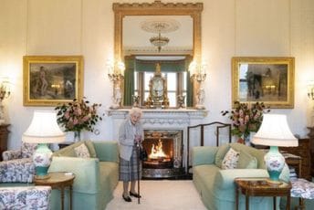 Britanska kraljica odgodila sastanak, ljekari joj rekli da se odmara Britanska kraljica odgodila sastanak, ljekari joj rekli da se odmara