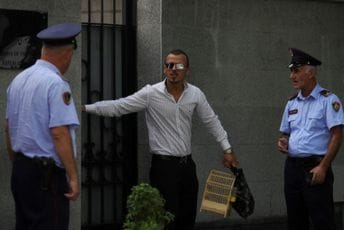 Iranske diplomate u Tirani spalile dokumente prije nego što su napustile zemlju Iranske diplomate u Tirani spalile dokumente prije nego što su napustile zemlju