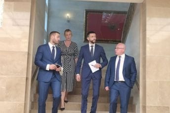 Političari da se dogovore o Vladi, važno izglasati kandidate za Ustavni sud i Sudski savjet Političari da se dogovore o Vladi, važno izglasati kandidate za Ustavni sud i Sudski savjet