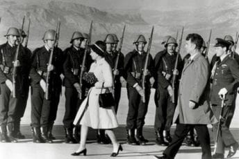 Kraljica Elizabeta II bila je i u Crnoj Gori: U Titograd je sletjela 1972. godine (FOTO) Kraljica Elizabeta II bila je i u Crnoj Gori: U Titograd je sletjela 1972. godine (FOTO)