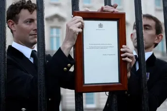 Kakav je običaj: Čarls III je novi kralj, ali bi do krunisanja moglo proći mnogo vremena Kakav je običaj: Čarls III je novi kralj, ali bi do krunisanja moglo proći mnogo vremena