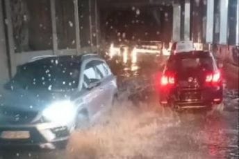AMSCG: Putevi mokri i klizavi, moguća pojava sitnijih odrona