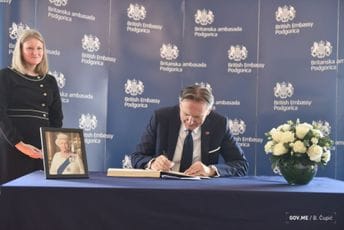 Krivokapić se upisao u Knjigu žalosti: Bila je oličenje moći, očuvanja UK na pravoj strani istorije Krivokapić se upisao u Knjigu žalosti: Bila je oličenje moći, očuvanja UK na pravoj strani istorije