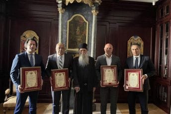 "Za nesebičnu ljubav i revnost": SPC uručila priznanja Damjanoviću, Kovaču, Careviću... "Za nesebičnu ljubav i revnost": SPC uručila priznanja Damjanoviću, Kovaču, Careviću...